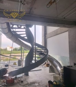 CẦU THANG HELIX công trình lắp tại quận 2