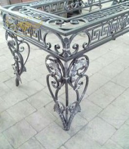 bàn sắt mỹ thuật