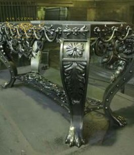 bàn sắt mỹ thuật