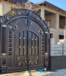 Cổng Sắt Mỹ Thuật