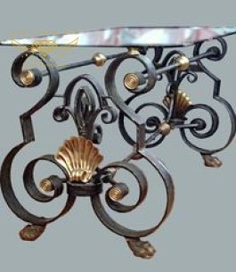 bàn sắt mỹ thuật