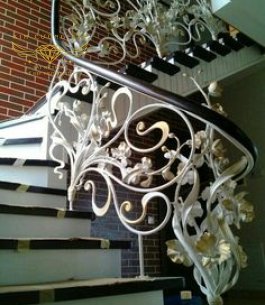 Cầu Thang Sắt Mỹ Thuật
